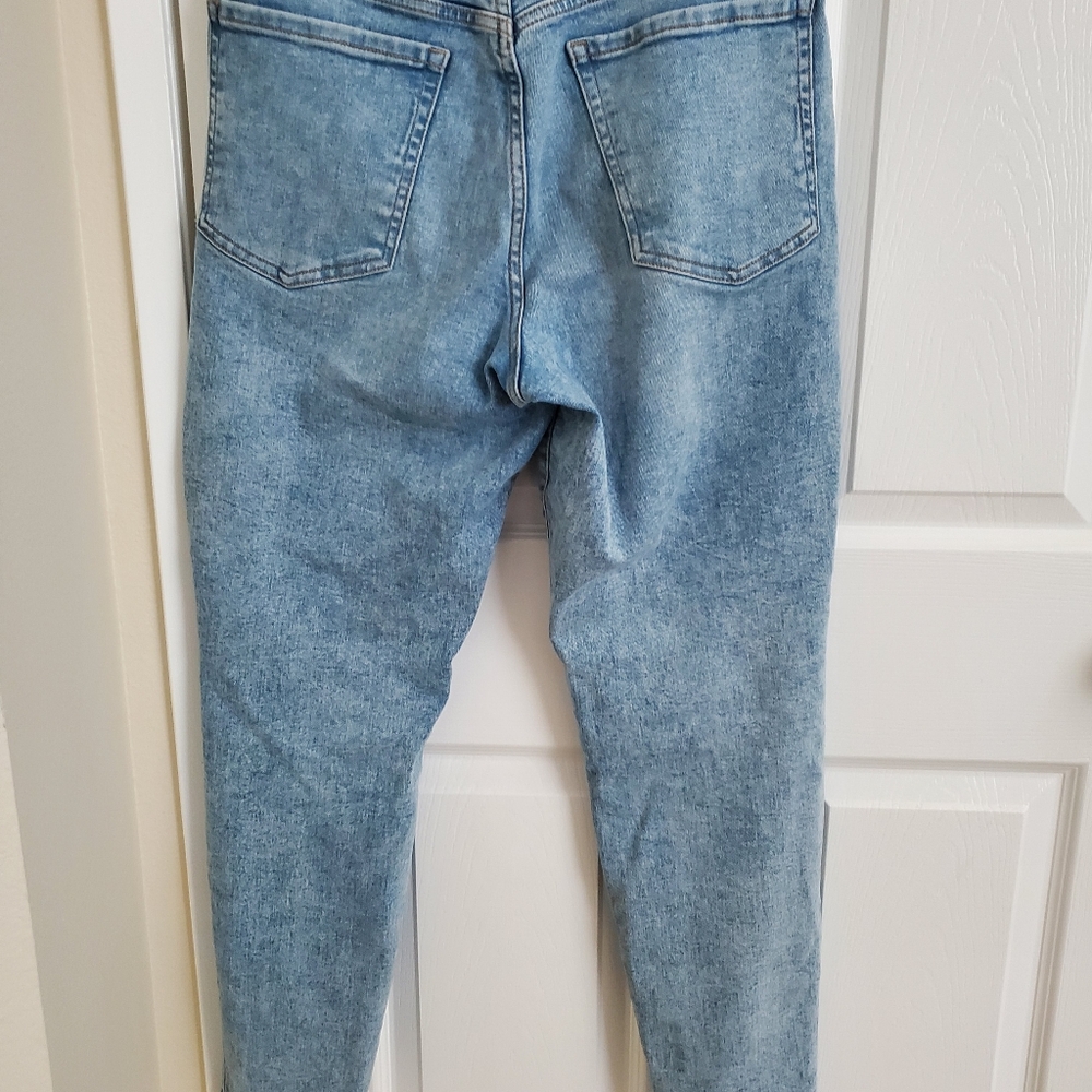 Button Fly High Rise Jeans - Picture 4 of 6